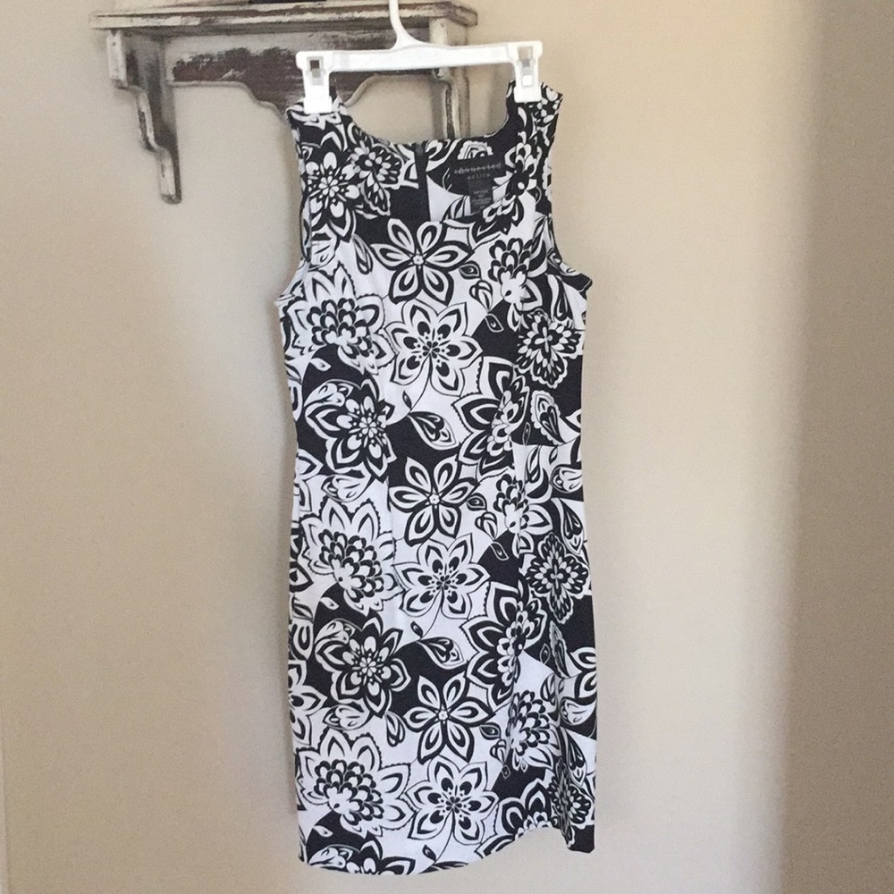 Cute summer Black and white flower print dress